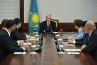 Президент Құрылтайдағы партия фракцияларының жетекшілерімен кездесті — Қазақстан Республикасы Президентінің ресми сайты